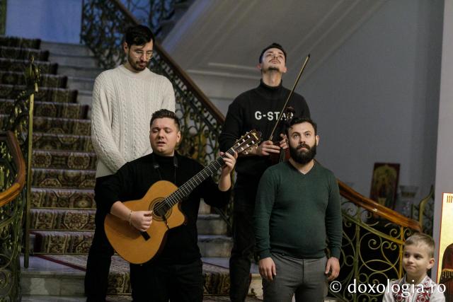 (Foto) Grup vocal-instrumental – Colindători la Reședința Mitropolitană 2023