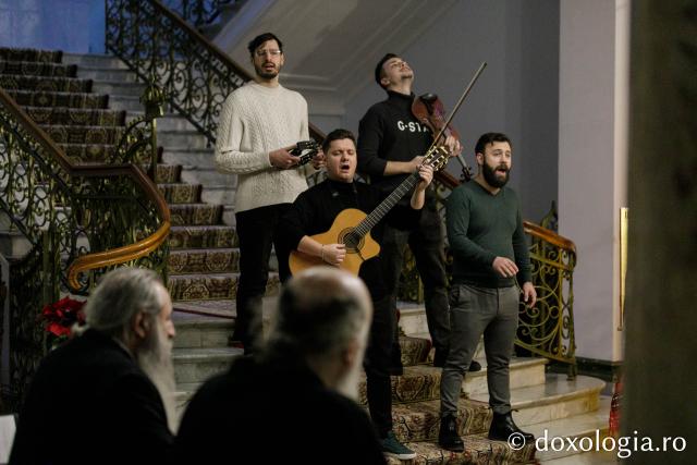 (Foto) Grup vocal-instrumental – Colindători la Reședința Mitropolitană 2023