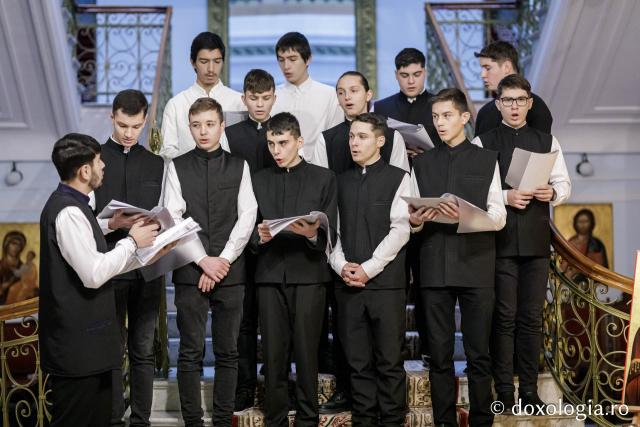Asociația „Familia Nostra” – Colindători la Reședința Mitropolitană 2023