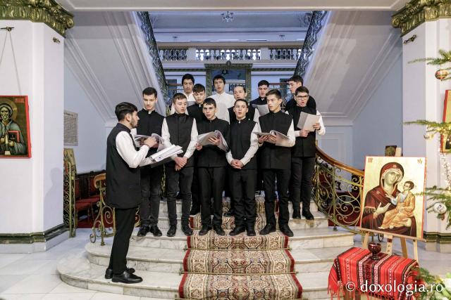 Asociația „Familia Nostra” – Colindători la Reședința Mitropolitană 2023