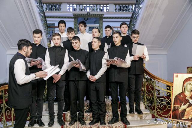 Asociația „Familia Nostra” – Colindători la Reședința Mitropolitană 2023
