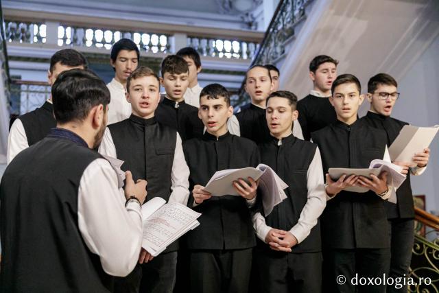 Asociația „Familia Nostra” – Colindători la Reședința Mitropolitană 2023