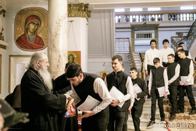 Asociația „Familia Nostra” – Colindători la Reședința Mitropolitană 2023