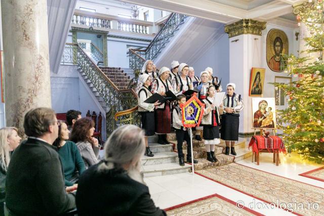 (Foto) Parohia Ciurbești – Colindători la Reședința Mitropolitană 2023