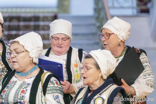 (Foto) Parohia Ciurbești – Colindători la Reședința Mitropolitană 2023