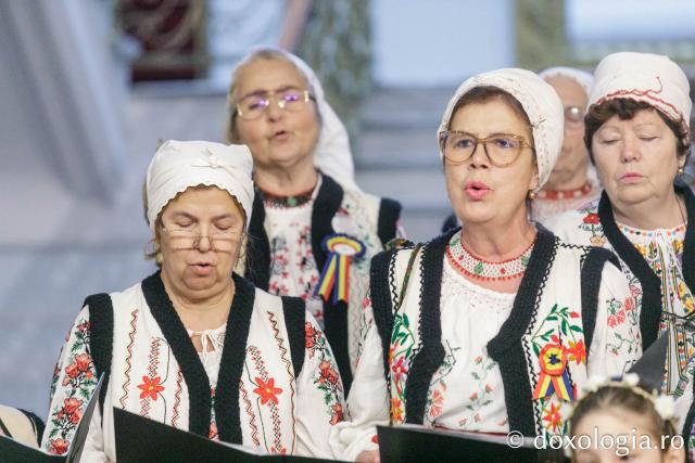 (Foto) Parohia Ciurbești – Colindători la Reședința Mitropolitană 2023