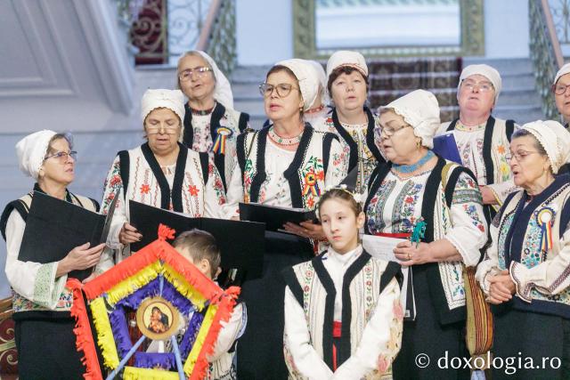 (Foto) Parohia Ciurbești – Colindători la Reședința Mitropolitană 2023