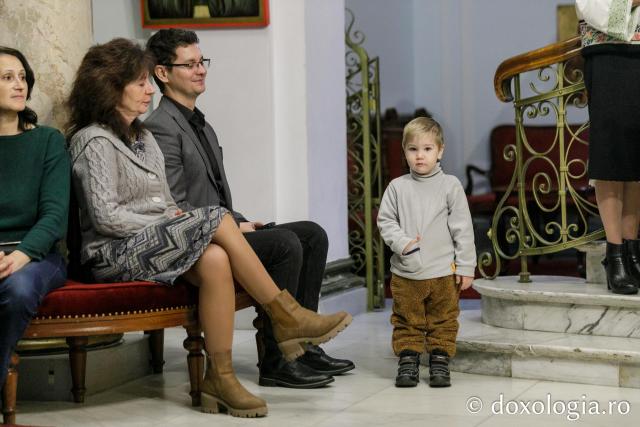 (Foto) Parohia Ciurbești – Colindători la Reședința Mitropolitană 2023