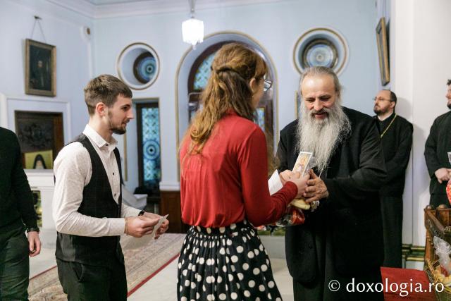 Corul elevilor basarabeni de la Seminarul Teologic din Iași – Colindători la Reședința Mitropolitană 2023 (Foto) Corul elevilor basarabeni de la Seminarul Teologic din Iași – Colindători la Reședința Mitropolitană 2023