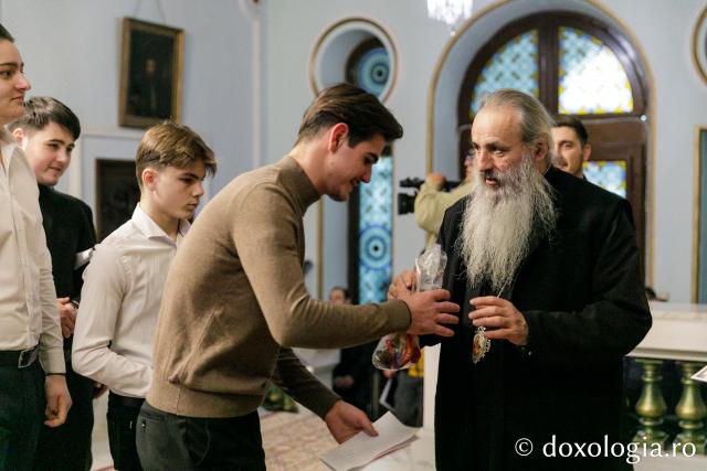 Corul elevilor basarabeni de la Seminarul Teologic din Iași – Colindători la Reședința Mitropolitană 2023 (Foto) Corul elevilor basarabeni de la Seminarul Teologic din Iași – Colindători la Reședința Mitropolitană 2023