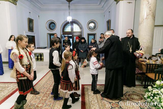 (Foto) Biserica „Sfântul Nicolae Domnesc” din Iași – Colindători la Reședința Mitropolitană 2023