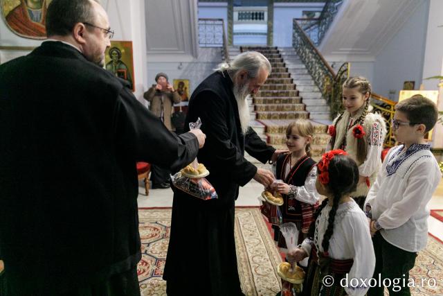 (Foto) Biserica „Sfântul Nicolae Domnesc” din Iași – Colindători la Reședința Mitropolitană 2023