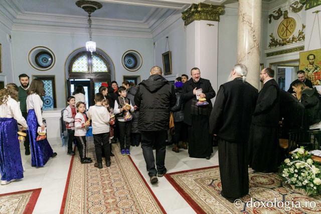 (Foto) Biserica „Sfântul Nicolae Domnesc” din Iași – Colindători la Reședința Mitropolitană 2023