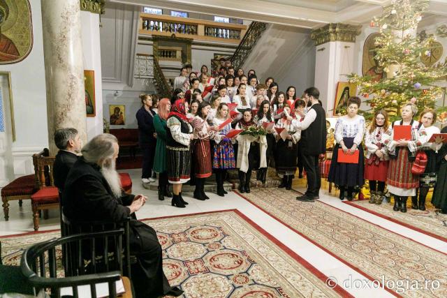 (Foto) Policlinica și Spitalul „Providența” – Colindători la Reședința Mitropolitană 2023