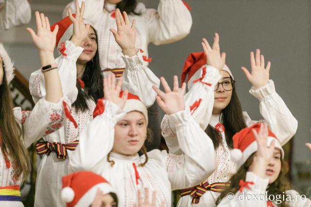 Corul „Sfântul Meletie” al Liceului Tehnologic Special „Vasile Pavelcu” din Iași – Colindători la Reședința Mitropolitană 2023 (Foto) Corul „Sfântul Meletie” al Liceului Tehnologic Special „Vasile Pavelcu” din Iași – Colindători la Reședința Mitropolitană 2023
