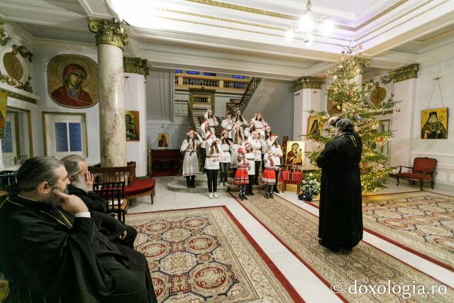 Corul „Sfântul Meletie” al Liceului Tehnologic Special „Vasile Pavelcu” din Iași – Colindători la Reședința Mitropolitană 2023 (Foto) Corul „Sfântul Meletie” al Liceului Tehnologic Special „Vasile Pavelcu” din Iași – Colindători la Reședința Mitropolitană 2023