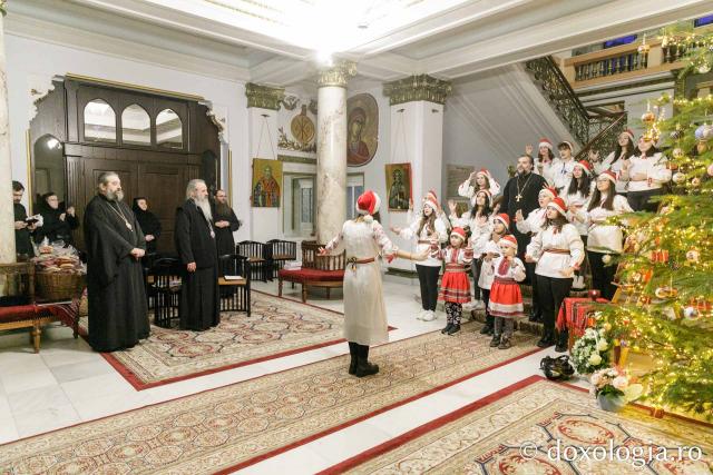 Corul „Sfântul Meletie” al Liceului Tehnologic Special „Vasile Pavelcu” din Iași – Colindători la Reședința Mitropolitană 2023 (Foto) Corul „Sfântul Meletie” al Liceului Tehnologic Special „Vasile Pavelcu” din Iași – Colindători la Reședința Mitropolitană 2023