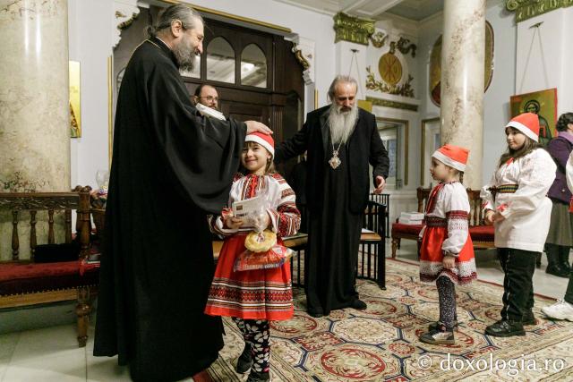 Corul „Sfântul Meletie” al Liceului Tehnologic Special „Vasile Pavelcu” din Iași – Colindători la Reședința Mitropolitană 2023 (Foto) Corul „Sfântul Meletie” al Liceului Tehnologic Special „Vasile Pavelcu” din Iași – Colindători la Reședința Mitropolitană 2023