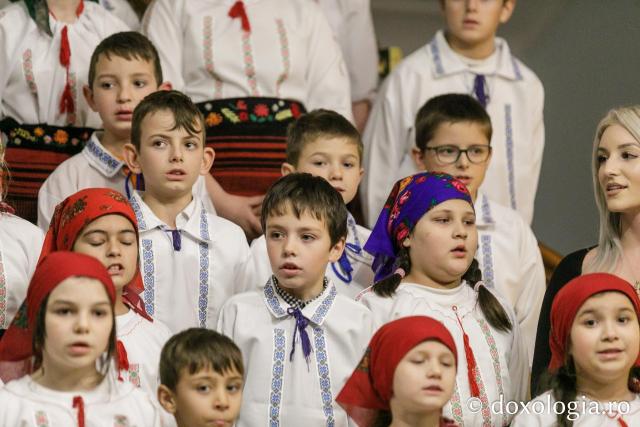 (Foto) Centrul de zi pentru copii „Mia Casa Inculeț” Bârnova – Colindători la Reședința Mitropolitană 2023