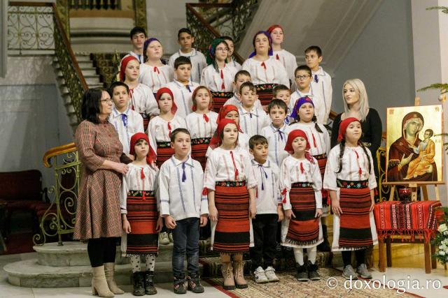 (Foto) Centrul de zi pentru copii „Mia Casa Inculeț” Bârnova – Colindători la Reședința Mitropolitană 2023