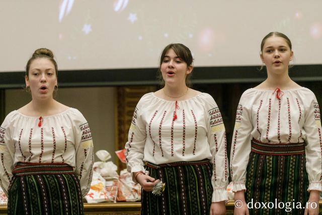 (Foto) Societatea Ortodoxă a Femeilor Române (SOFR) filiala Iaşi – Colindători la Reședința Mitropolitană 2023
