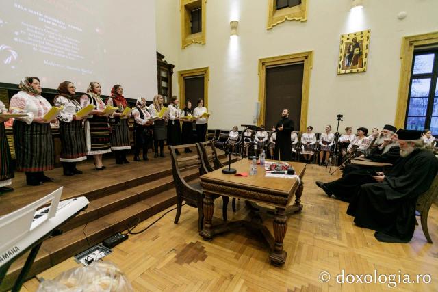 (Foto) Societatea Ortodoxă a Femeilor Române (SOFR) filiala Iaşi – Colindători la Reședința Mitropolitană 2023