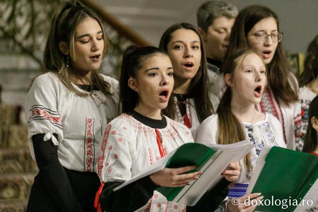 (Foto) Parohia Avântu – Colindători la Reședința Mitropolitană 2023
