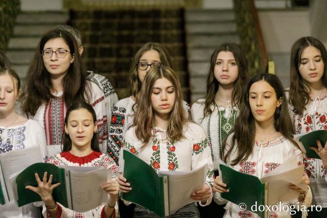 (Foto) Parohia Avântu – Colindători la Reședința Mitropolitană 2023