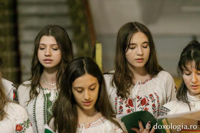 (Foto) Parohia Avântu – Colindători la Reședința Mitropolitană 2023