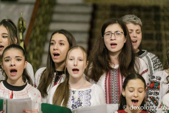 (Foto) Parohia Avântu – Colindători la Reședința Mitropolitană 2023