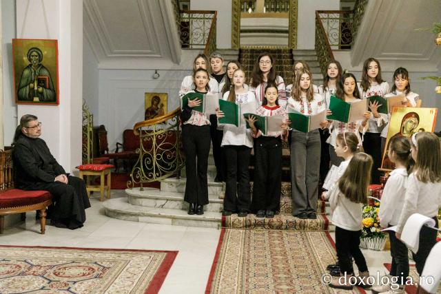 (Foto) Parohia Avântu – Colindători la Reședința Mitropolitană 2023
