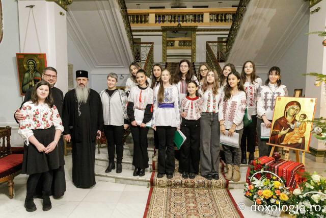 (Foto) Parohia Avântu – Colindători la Reședința Mitropolitană 2023