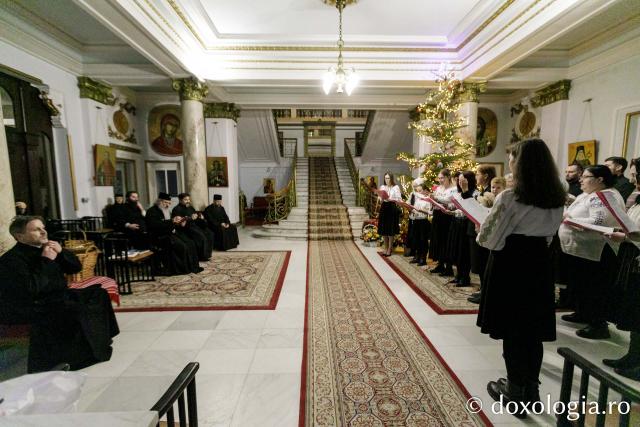 (Foto) Parohia „Sfinții Brâncoveni” din Iași – Colindători la Reședința Mitropolitană 2023