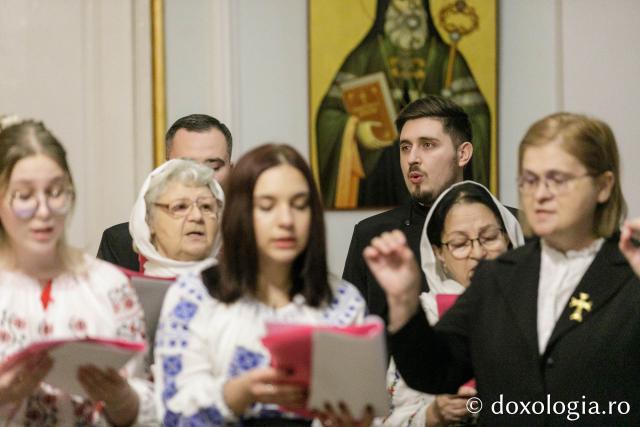 (Foto) Parohia „Sfinții Brâncoveni” din Iași – Colindători la Reședința Mitropolitană 2023