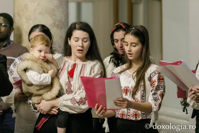 (Foto) Parohia „Sfinții Brâncoveni” din Iași – Colindători la Reședința Mitropolitană 2023