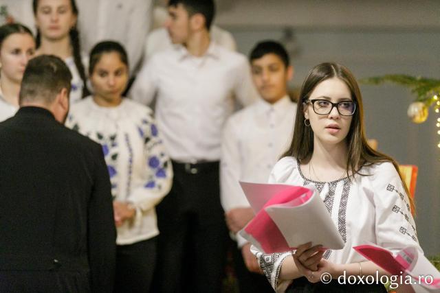 (Foto) Parohia „Sfinții Brâncoveni” din Iași – Colindători la Reședința Mitropolitană 2023
