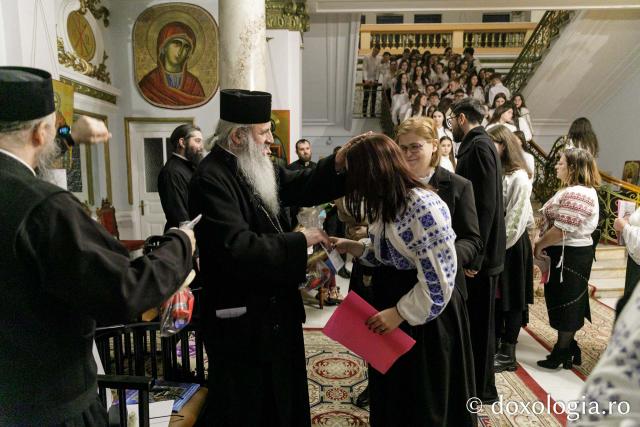 (Foto) Parohia „Sfinții Brâncoveni” din Iași – Colindători la Reședința Mitropolitană 2023
