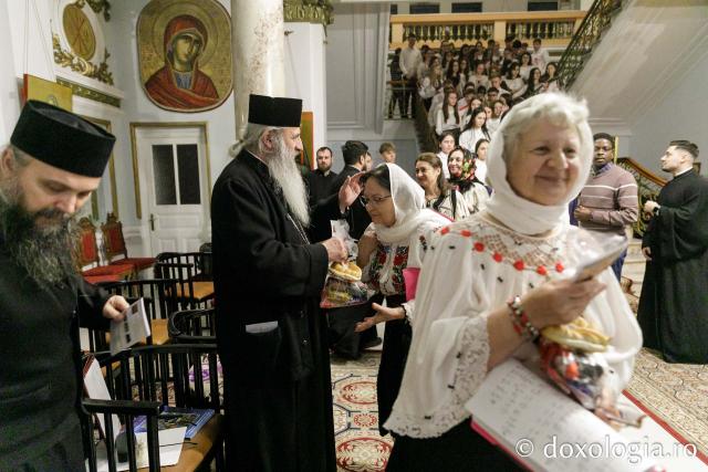 (Foto) Parohia „Sfinții Brâncoveni” din Iași – Colindători la Reședința Mitropolitană 2023