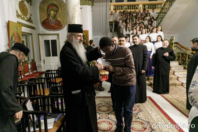 (Foto) Parohia „Sfinții Brâncoveni” din Iași – Colindători la Reședința Mitropolitană 2023