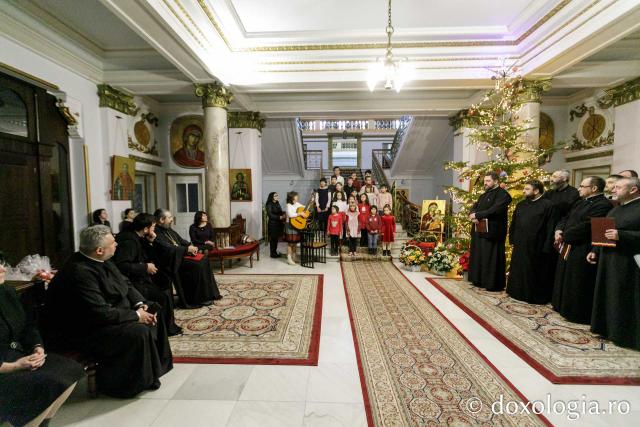 (Foto) Centrul de zi „Sfânta Maria” Tomești – Colindători la Reședința Mitropolitană 2023