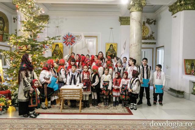 (Foto) Parohia Țolici – Colindători la Reședința Mitropolitană 2023