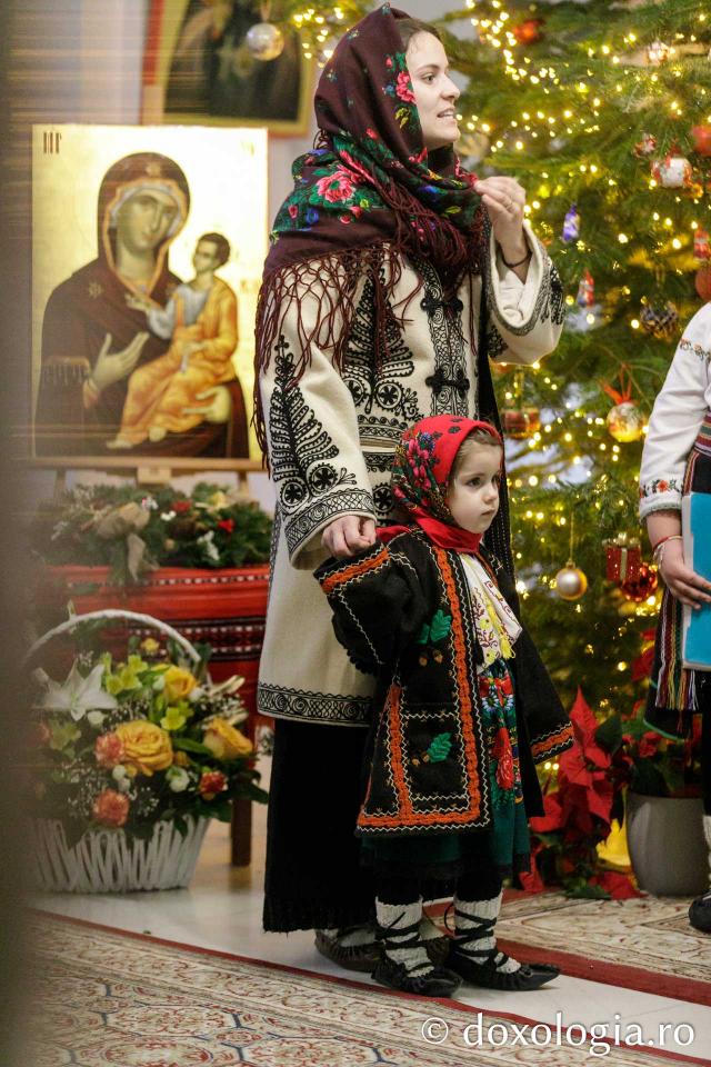 (Foto) Parohia Țolici – Colindători la Reședința Mitropolitană 2023