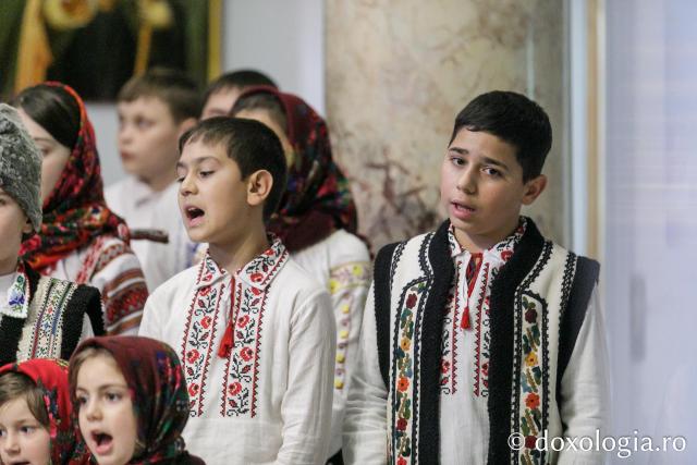 (Foto) Parohia Țolici – Colindători la Reședința Mitropolitană 2023