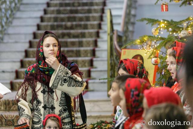 (Foto) Parohia Țolici – Colindători la Reședința Mitropolitană 2023