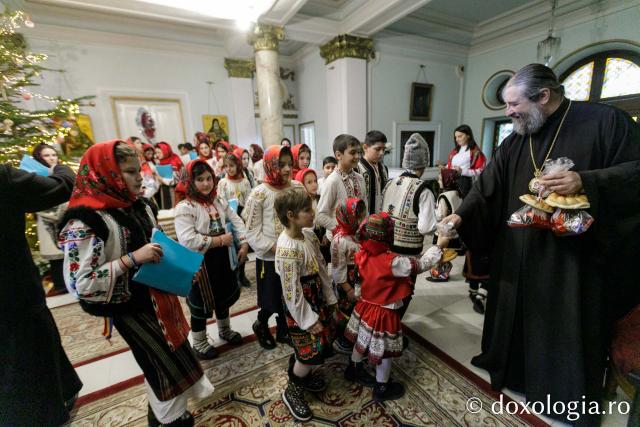 (Foto) Parohia Țolici – Colindători la Reședința Mitropolitană 2023