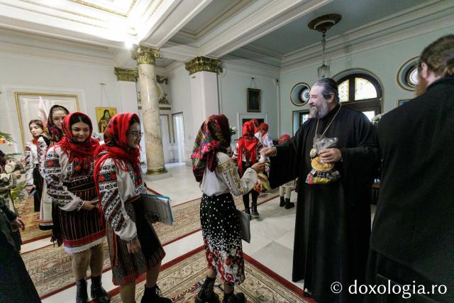 (Foto) Parohia Țolici – Colindători la Reședința Mitropolitană 2023