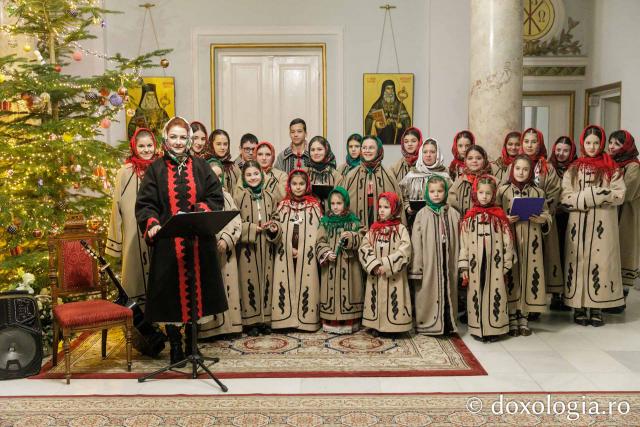 (Foto) Parohia Cristești – Colindători la Reședința Mitropolitană 2023
