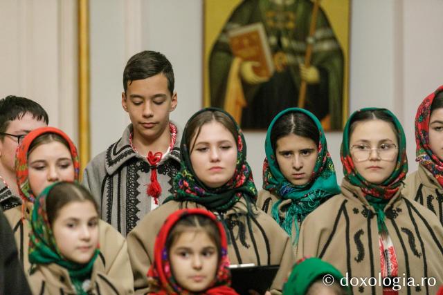(Foto) Parohia Cristești – Colindători la Reședința Mitropolitană 2023