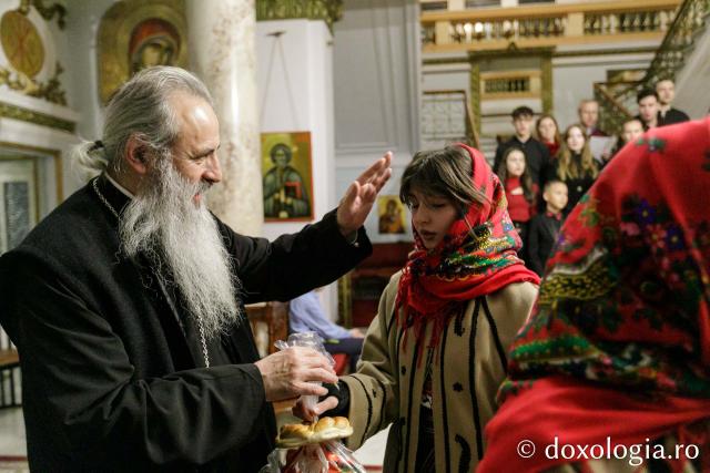 (Foto) Parohia Cristești – Colindători la Reședința Mitropolitană 2023