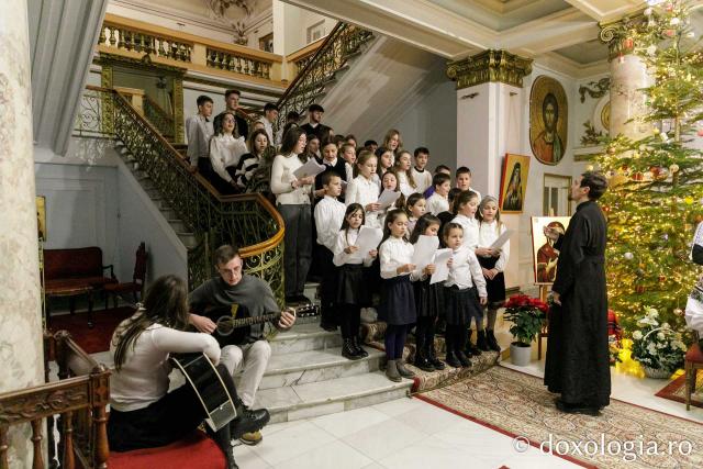 (Foto) Parohia Lupăria – Colindători la Reședința Mitropolitană 2023